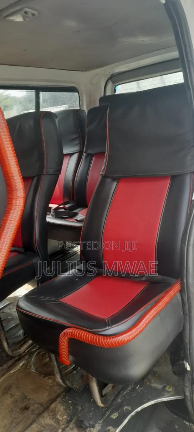 Toyota HiAce 2012 White - thumbnail 3