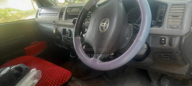Toyota HiAce 2012 White - thumbnail 5