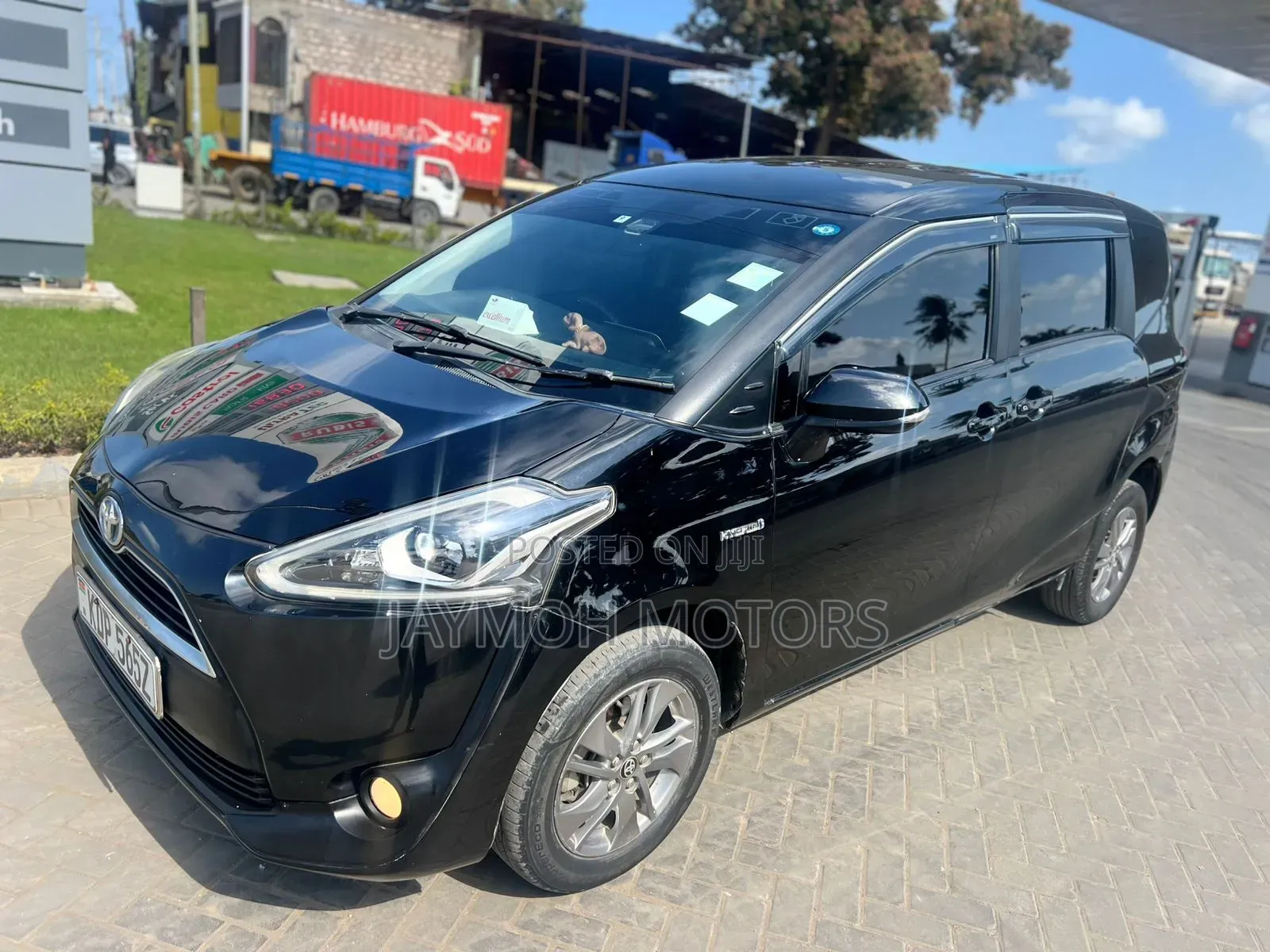 Toyota Sienta 2017 Black