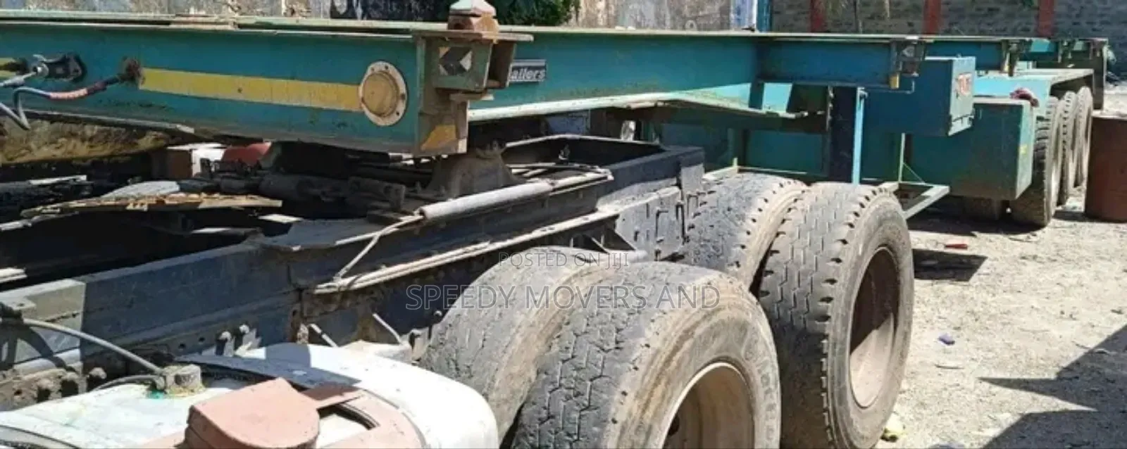 Flatbed/Skeleton Trailers Accessible for Logistics Services