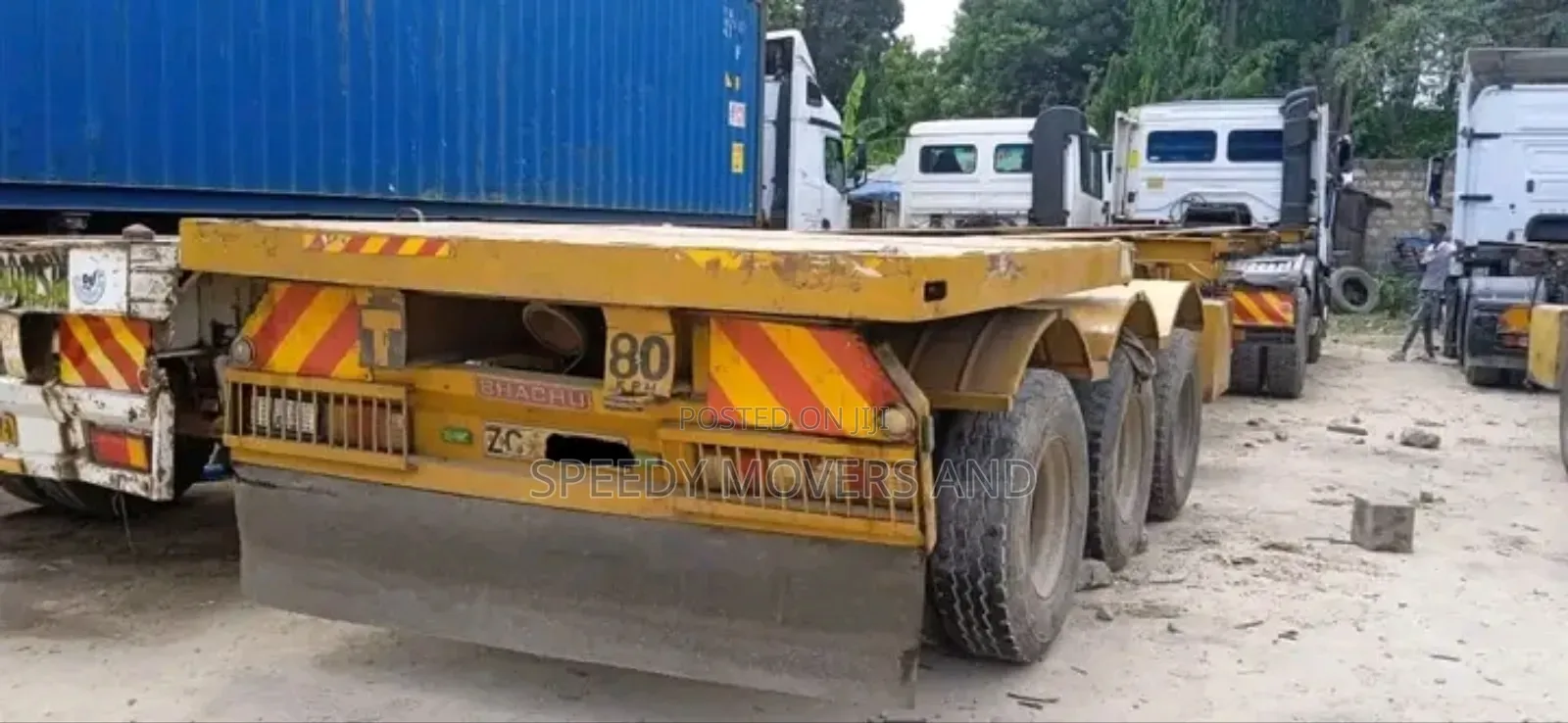 Flatbed/Skeleton Trailers Accessible for Logistics Services