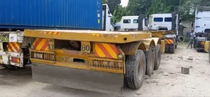 Flatbed/Skeleton Trailers Accessible for Logistics Services