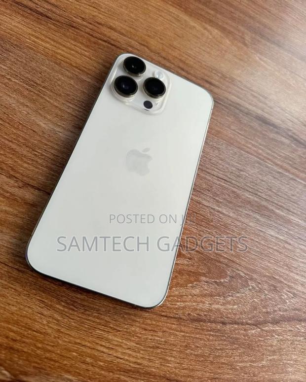 Apple iPhone 14 Pro Max 256 GB Gold - main view