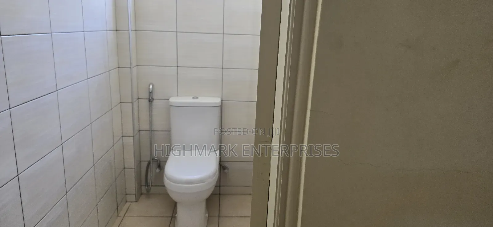 5000 Sq Ft Godown for Sale:Athiriver