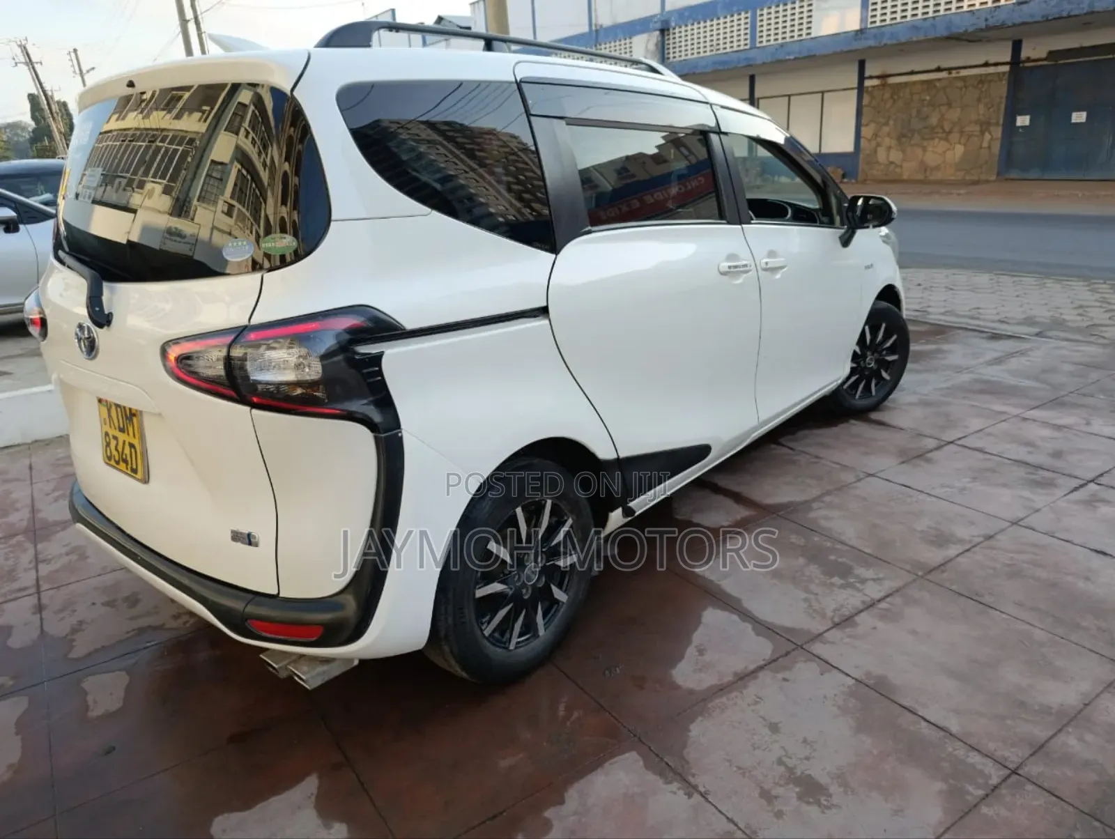 Toyota Sienta 2017 White