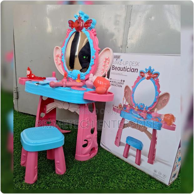 Kids Make Up Desk - main view