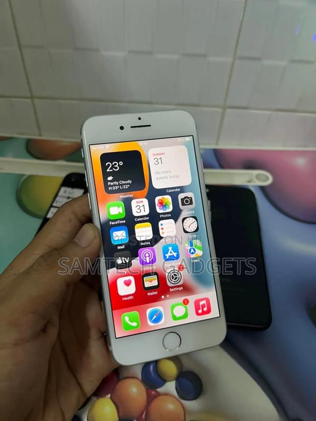 Apple iPhone 7 128 GB Gold - main view