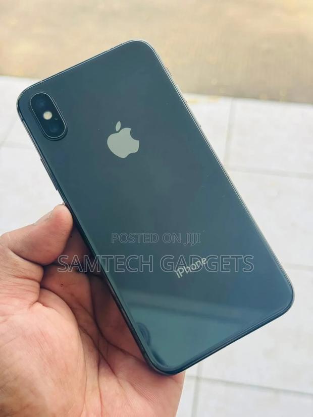 Apple iPhone X 64 GB Black - main view