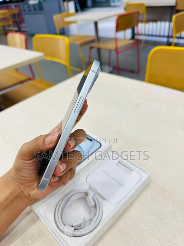 Apple iPhone 15 128 GB Gray - thumbnail 4