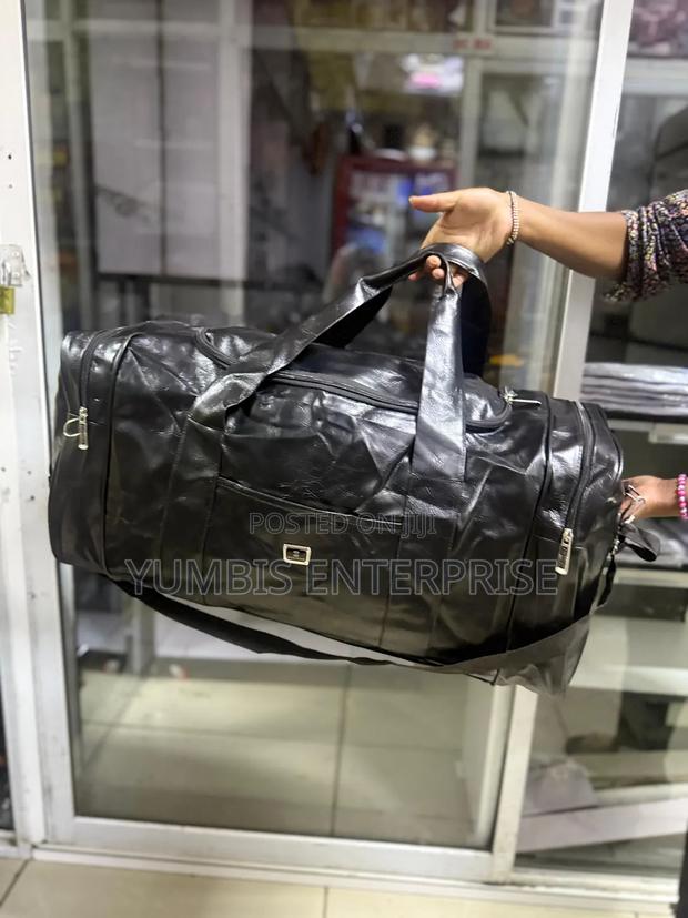 Black Pu Leather Multi Pockets Travelling Duffelbags With Side Pocket