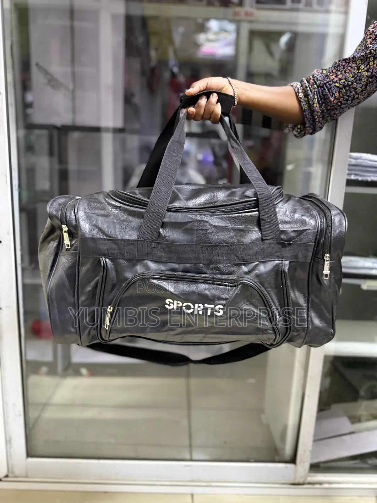 Leather Travel Bag in a Large Capacity Size Capacity