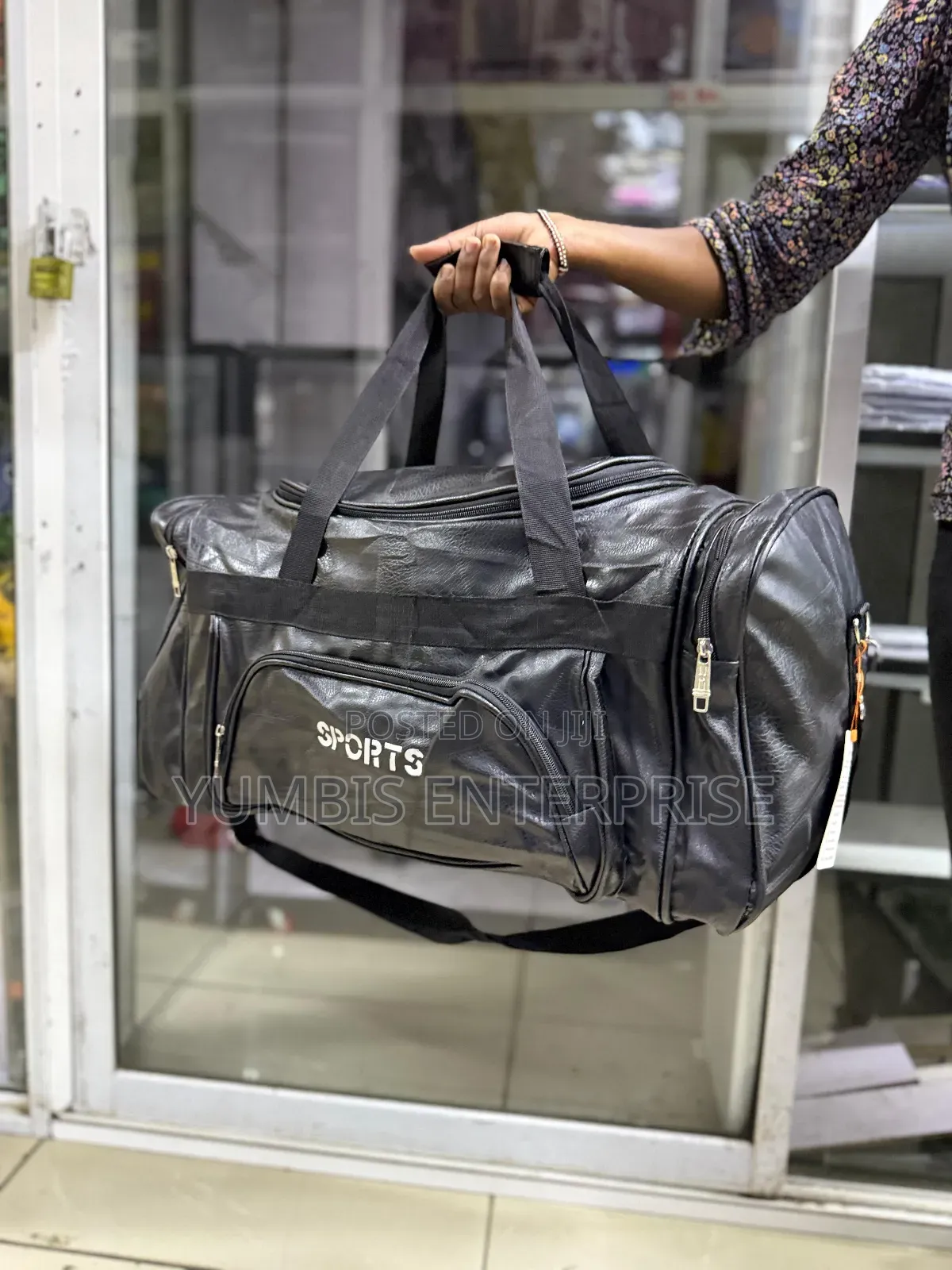 Leather Travel Bag in a Large Capacity Size Capacity