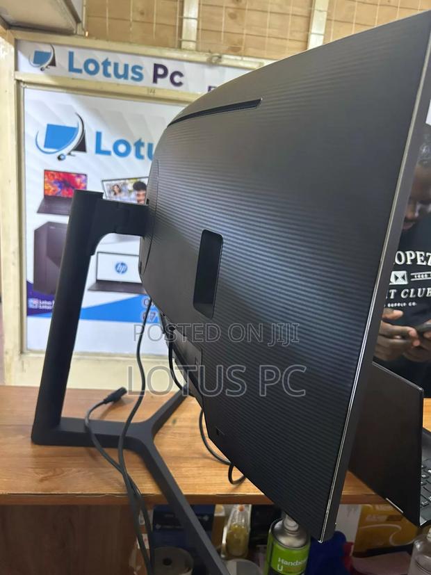 Curved 34inch Samsung - thumbnail 3