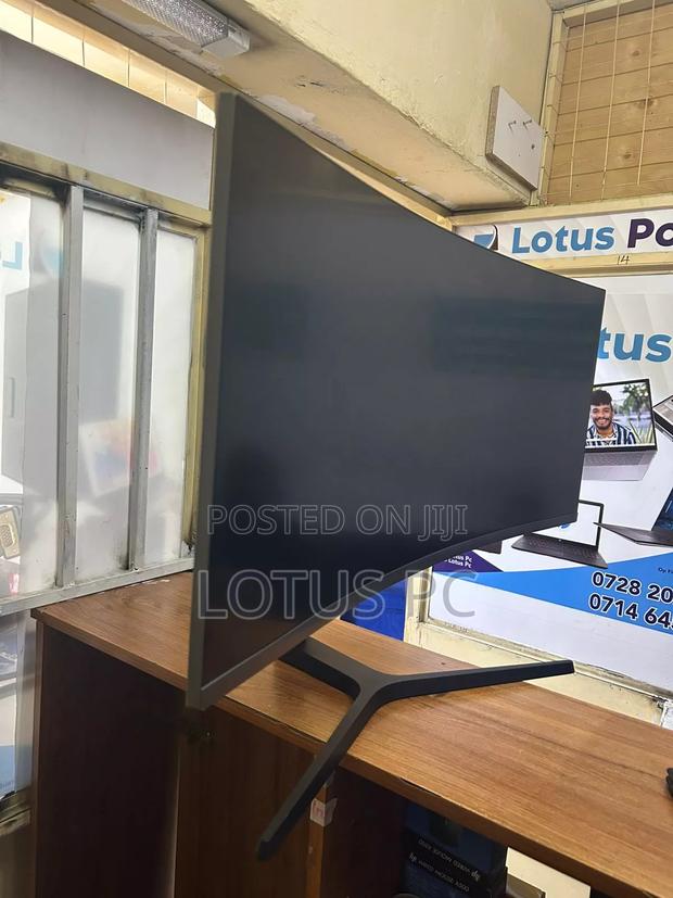 Curved 34inch Samsung - thumbnail 4