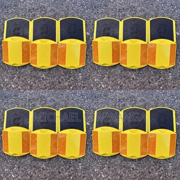 Concrete 3m Cut Eye Road Stud