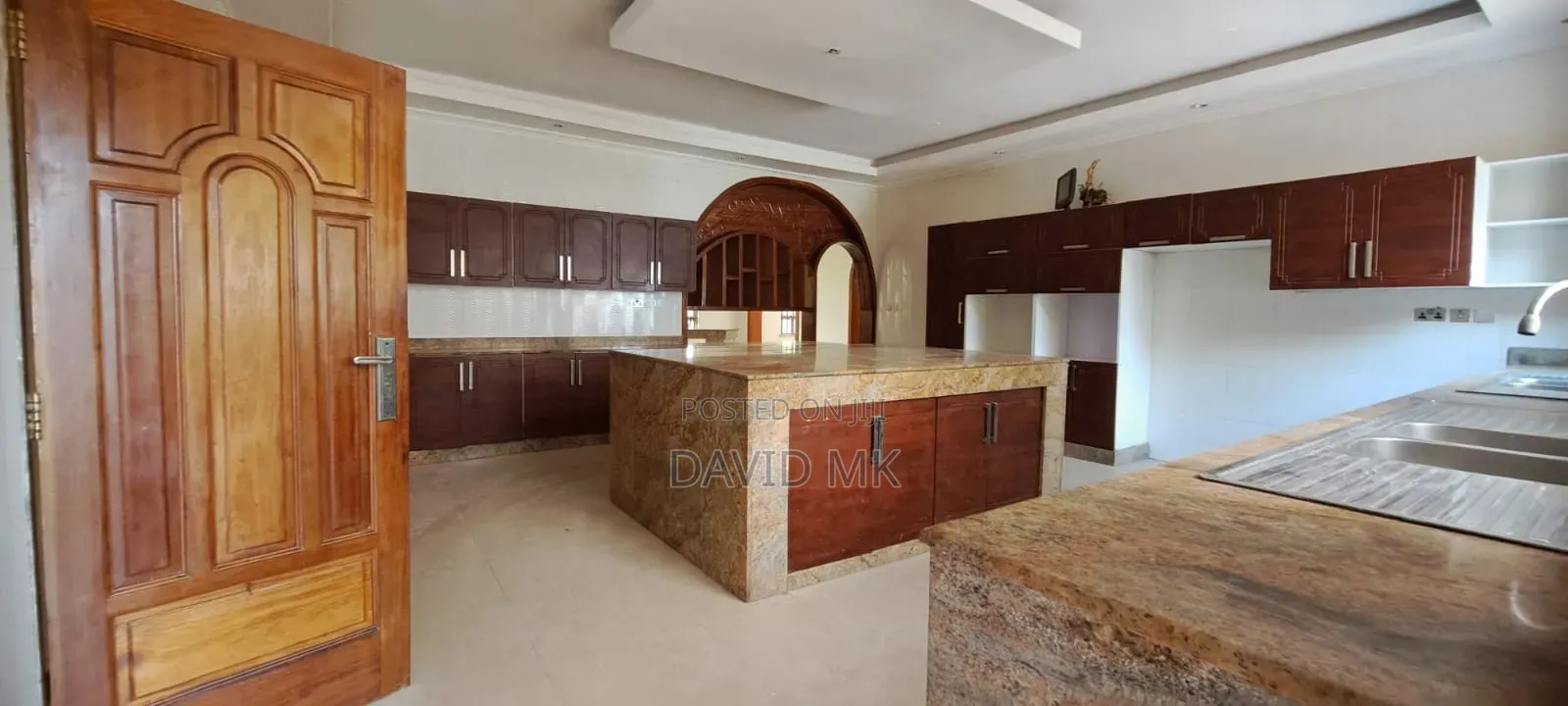 6bdrm House in Ridgeways, Rosslyn for sale