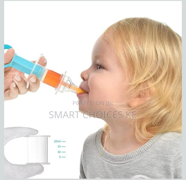 Pieces Baby Medicine Dispenser + 1 Piece Box