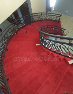 Vip Decorated Wall to Wall Carpet Staircase for Executive Look