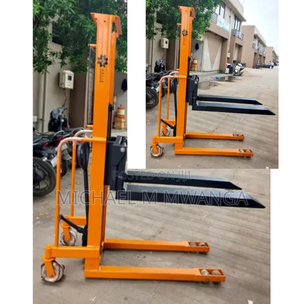 Strong Lifting Manual Stacker - main view