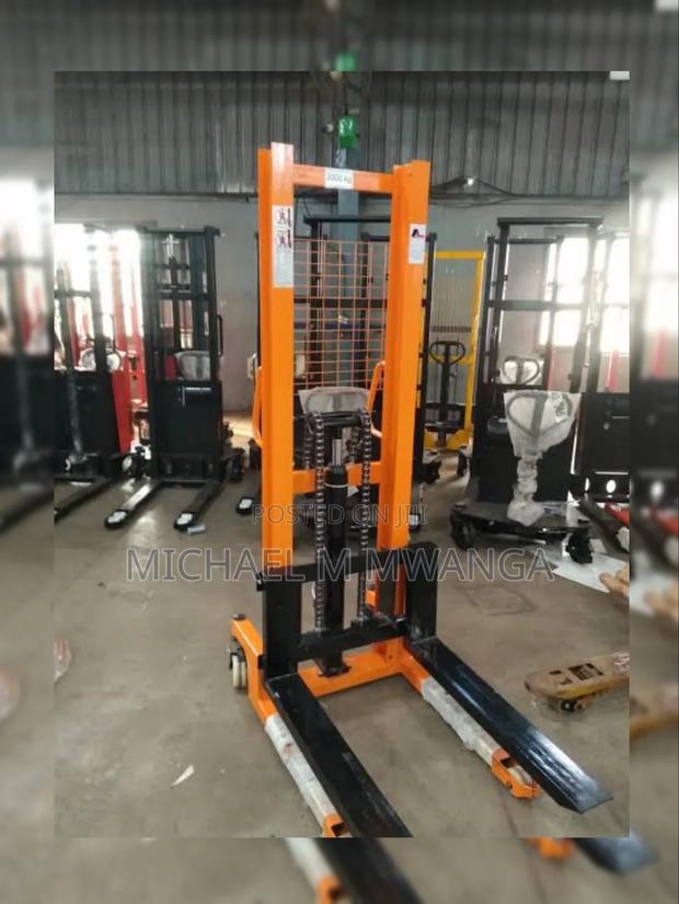 Warehouse Manual Stacker - main view