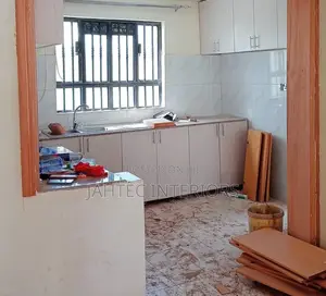 Kitchen Cabinets Feeting Fundi