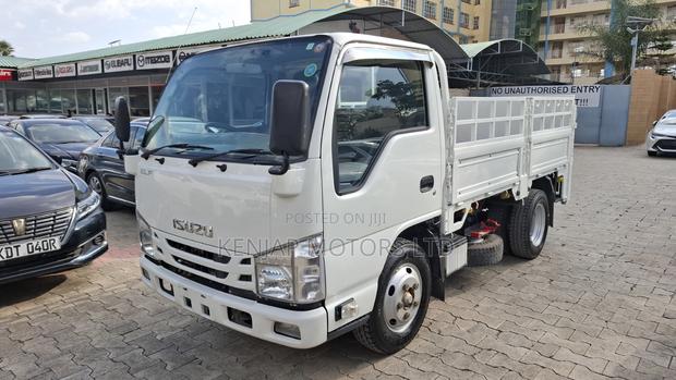 2018 Isuzu - Elf - thumbnail 3