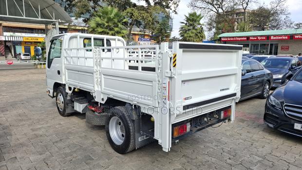 2018 Isuzu - Elf - thumbnail 4