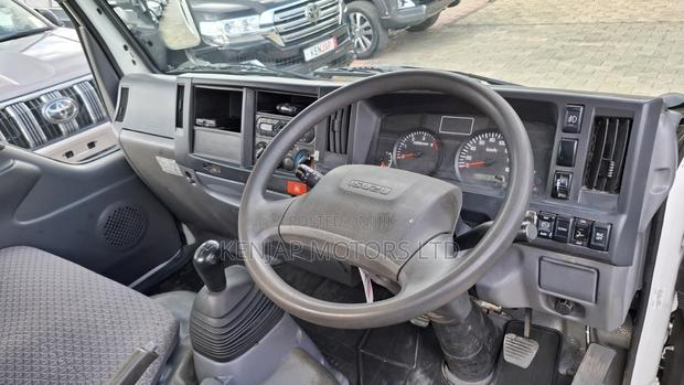 2018 Isuzu - Elf - thumbnail 9