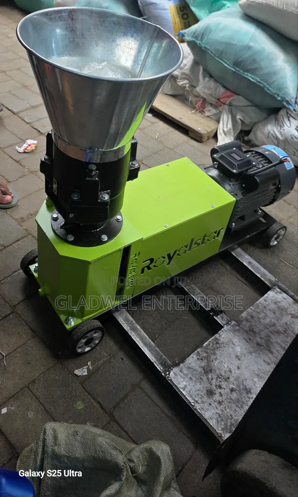 Commercial Feed Pellet Machine 300to400kg/Hr