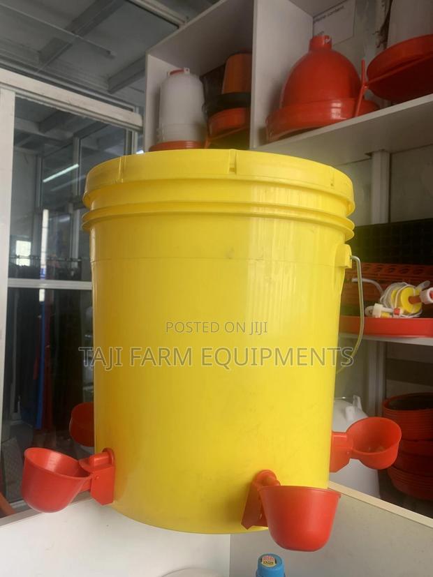 Bucket Automatic Caps For Chicken - thumbnail 2