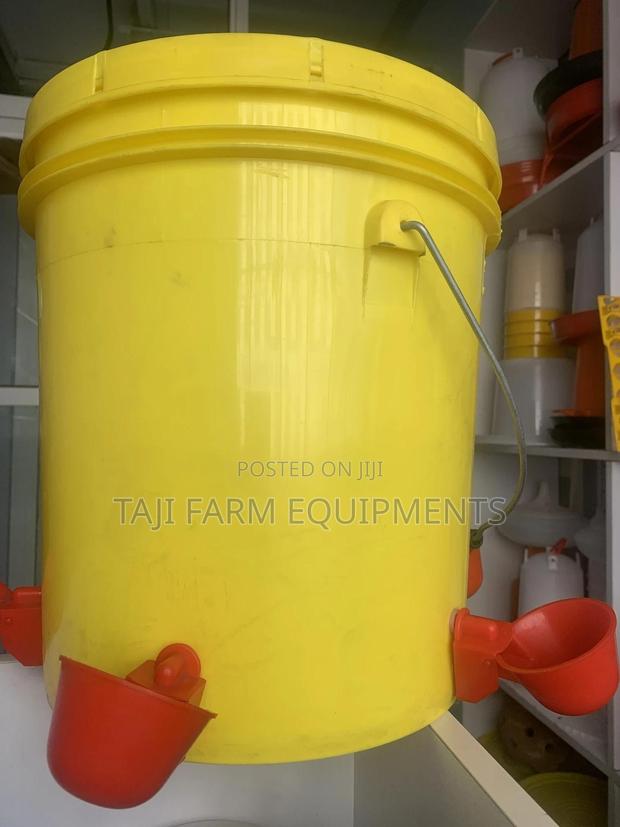 Bucket Automatic Caps For Chicken