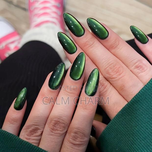 24-30pcs Cat Eye Gel Press-on Nails