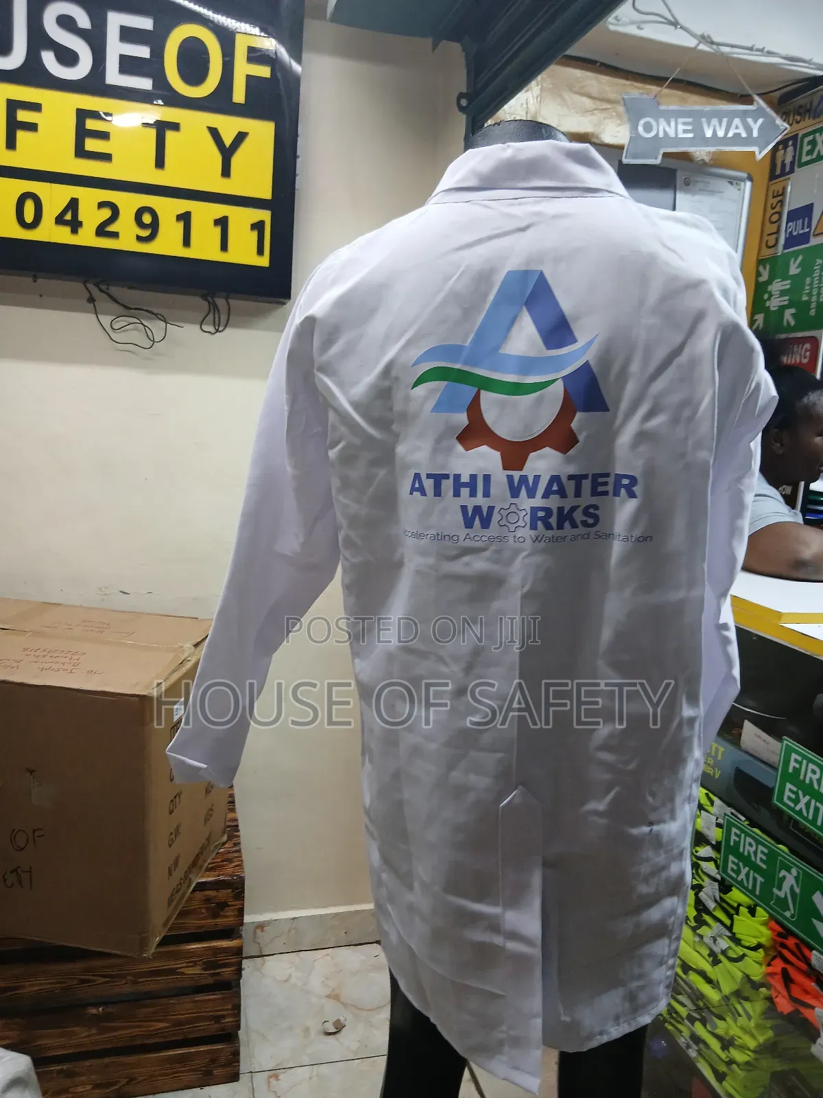 Unsex White Coats for Heath Care Workers Branded