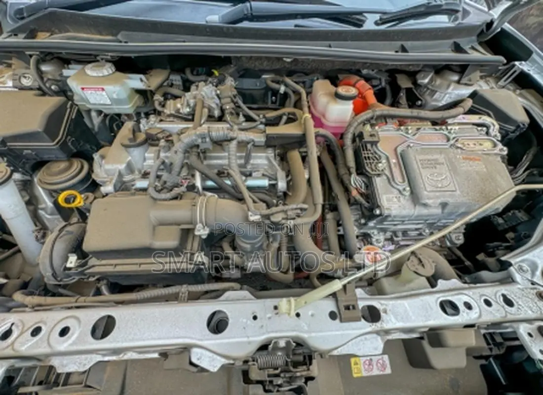 Toyota Axio 1.5 Hybrid 2WD 2019 Silver