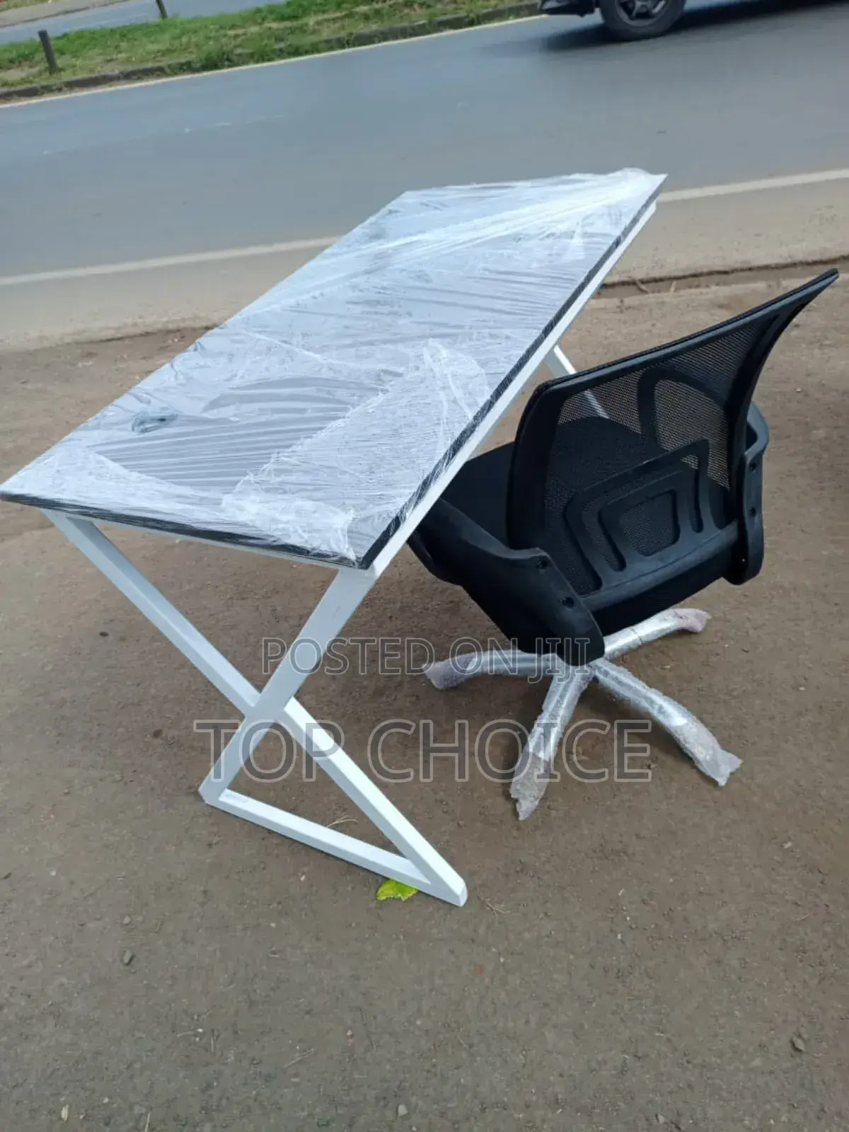 Best Quality Working Table and Mesh Chair