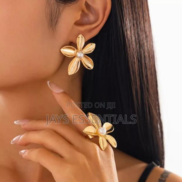 Elegant Bracelet and Ring Sets - thumbnail 7