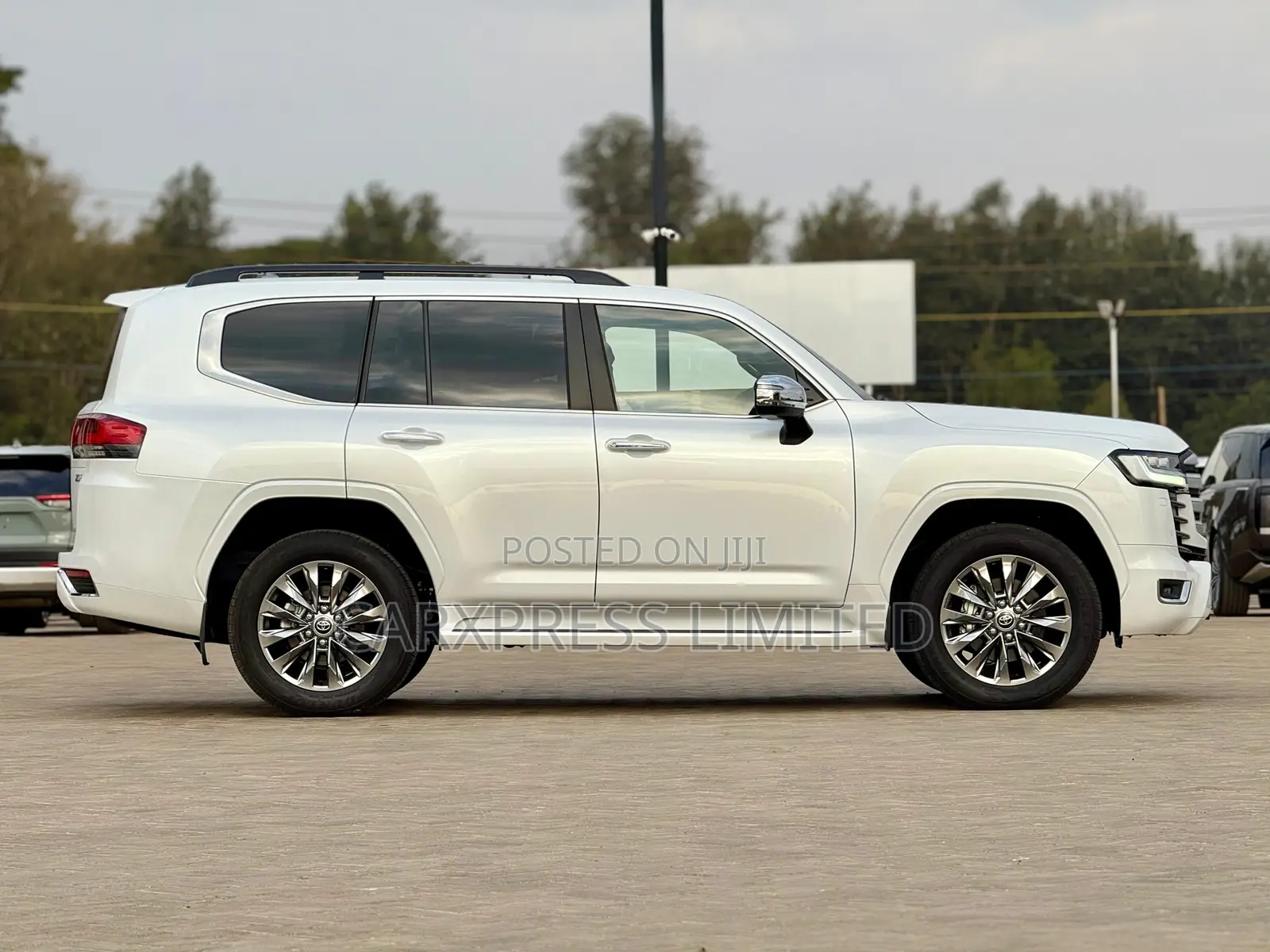 Toyota Land Cruiser 2021 White