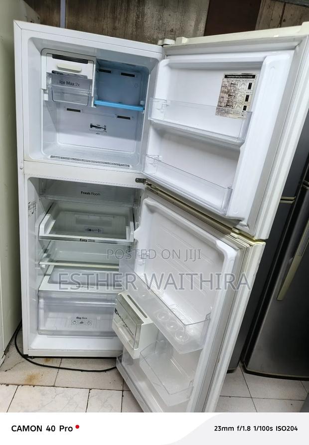 White Samsung Digital Inverter Fridge - thumbnail 3