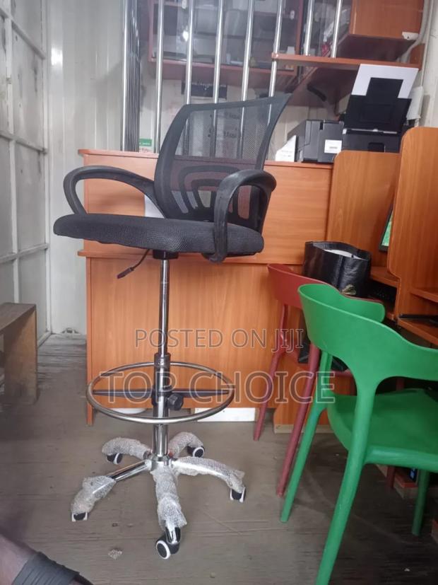 Well Maintained Counter Mesh Chair