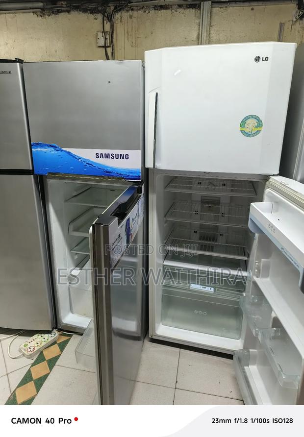 Spacious Double Door Fridge 350 Litres - thumbnail 3