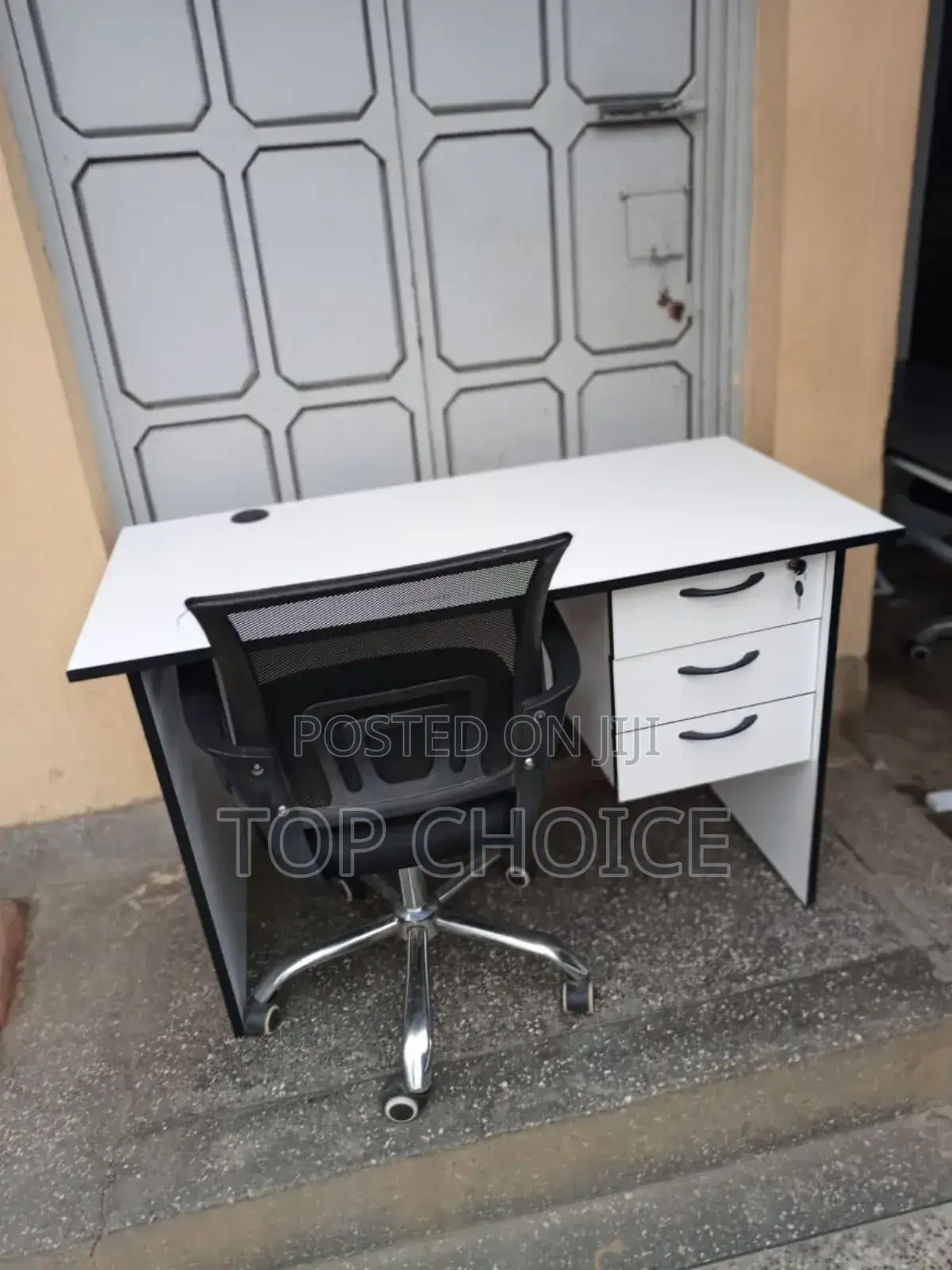 Digital Office Desk and Mesh