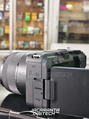Canon Eos R50v Mirrorless Camera Rf-S 14-30mm F/4.5-6.3 STM