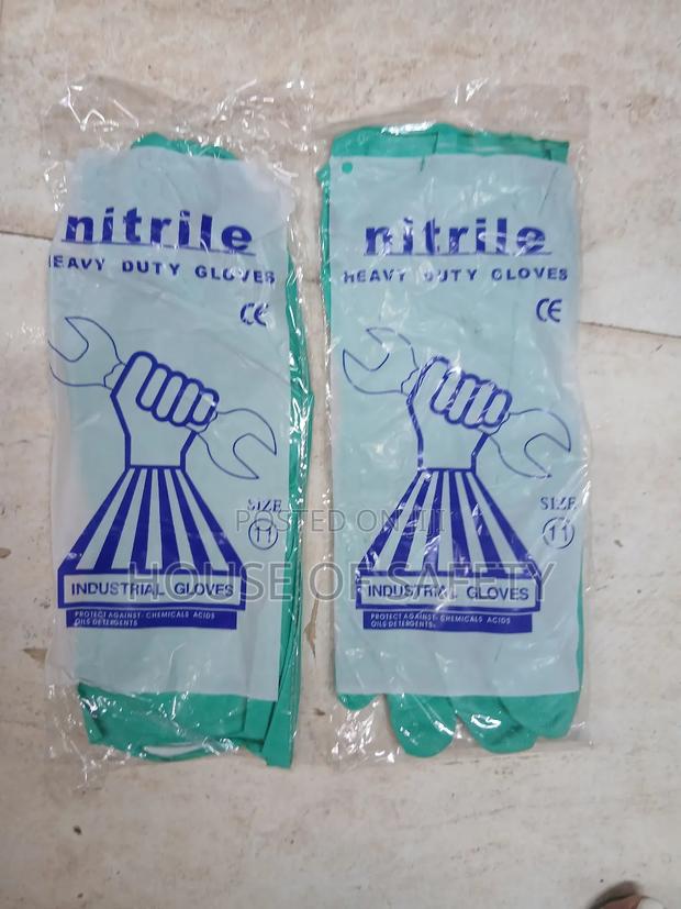 Nitrile Green Powdered Gloves