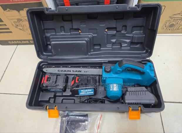 Makita 12-Inch Cordless Chainsaw - thumbnail 2