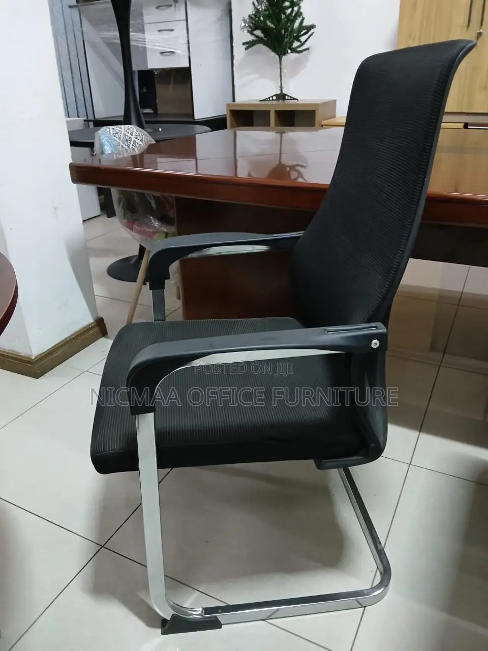 Sleek, Supportive Space-Saving Strong Mesh Visitor Seat
