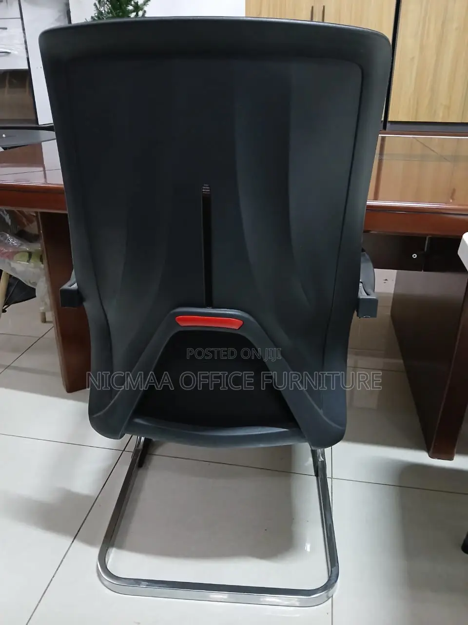 Sleek, Supportive Space-Saving Strong Mesh Visitor Seat
