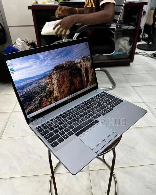 Laptop Dell Precision 15 3551 16GB Intel Core I7 SSD 512GB - thumbnail 3