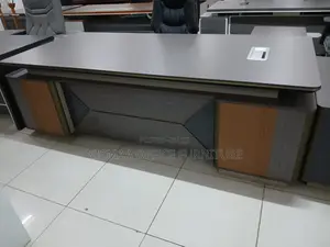 Modern Executive Office Desk With Sleek and Stylish Finishing