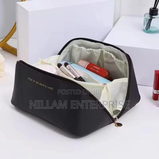 Large Capacity Cosmetic Bag Makeup Organizer* - thumbnail 4