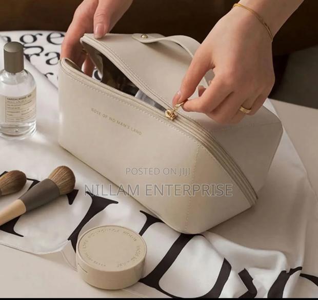 Large Capacity Cosmetic Bag Makeup Organizer* - thumbnail 6